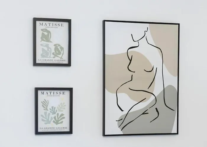 Elegant 3br Sleeps 7 Crew Friendly Leeds (West Yorkshire)