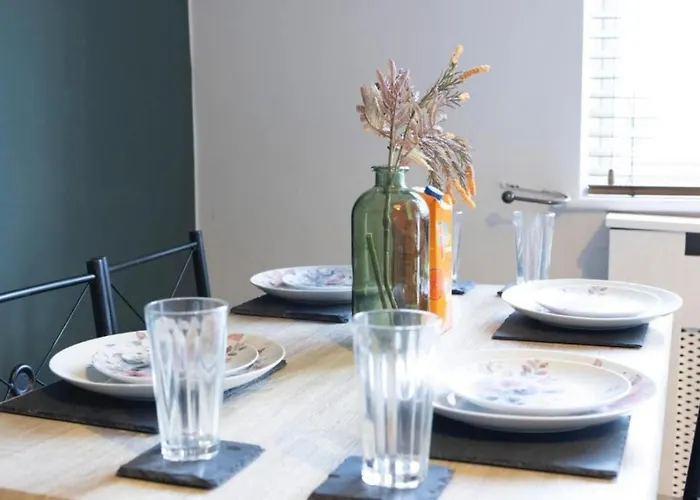 Elegant 3br Sleeps 7 Crew Friendly