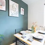 Modern 3br Sleeps 7 Crew Friendly Apartment Leeds (West Yorkshire)