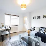 Modern 3br Sleeps 7 Crew Friendly Leeds (West Yorkshire)