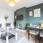 Modern 3br Sleeps 7 Crew Friendly *