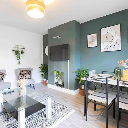 3 Bedroom Large House, Near City, Parking Apartment Leeds (West Yorkshire)