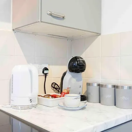 Bright 3 Bedroom Close To Centre Parking * Лідс