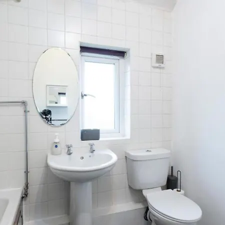 Bright 3 Bedroom Close To Centre Parking * Лідс