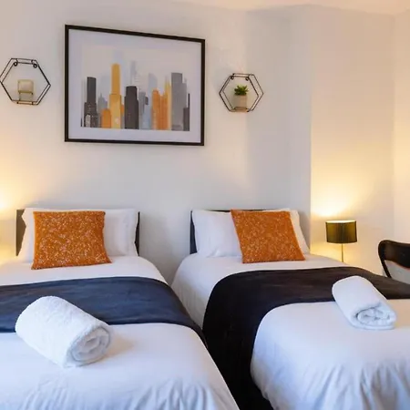 Stylish 3br Retreat Sleeps 7 Driveway,near Centre Apartment *