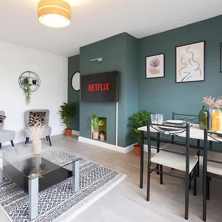 Bright 3 Bedroom Close To Centre Parking Lejlighed *