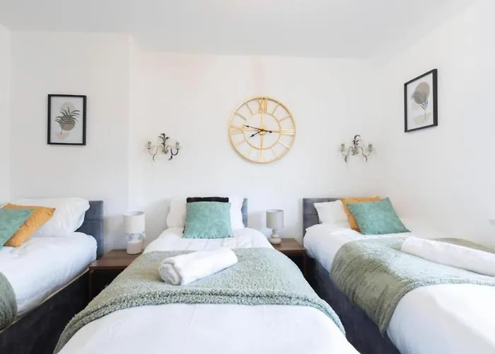 Elegant 3br Sleeps 7 Crew Friendly 公寓 *
