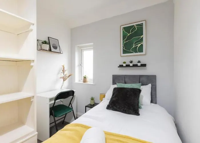 Elegant 3br Sleeps 7 Crew Friendly