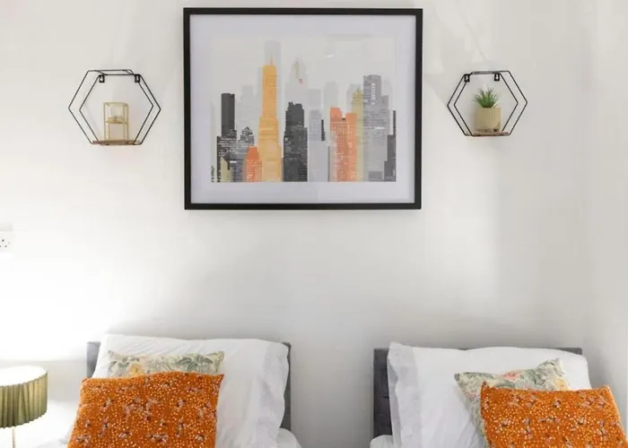 Elegant 3br Sleeps 7 Crew Friendly