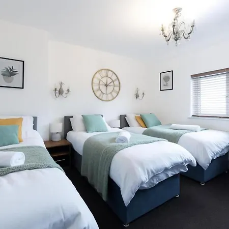 Bright 3 Bedroom Close To Centre Parking Leeds (West Yorkshire)